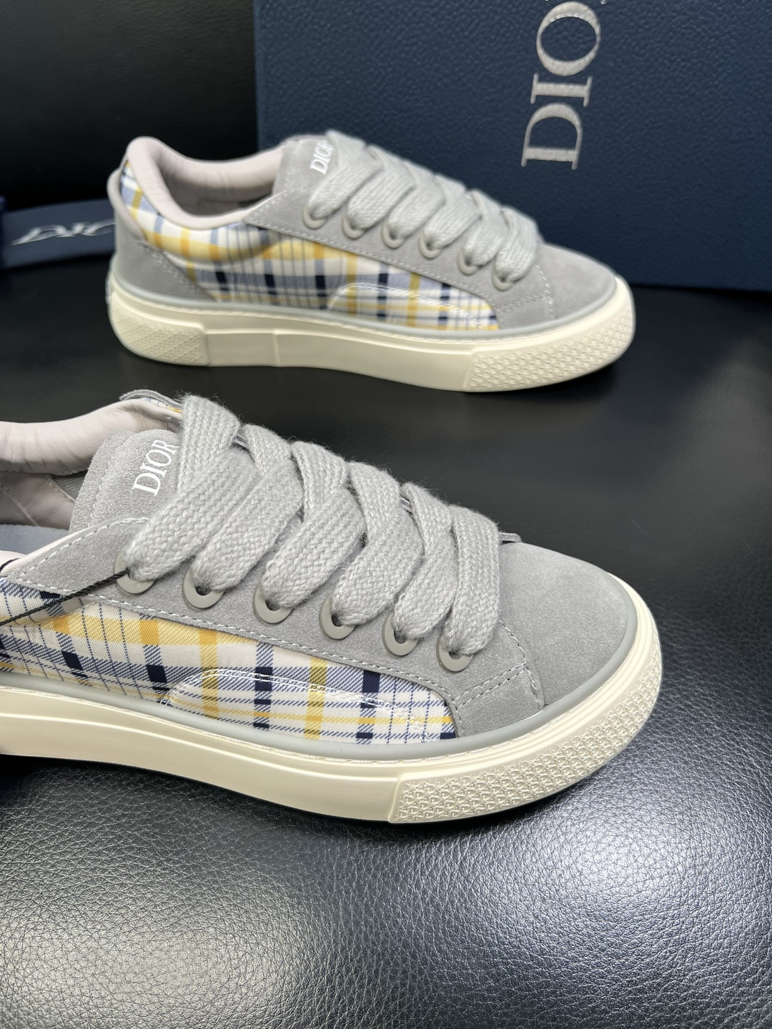 Dior 顶级工艺品 迪奥 专柜同步 原厂配置，意大利进口原版牛皮面料，透气舒适进口水染牛里垫，鞋底：原