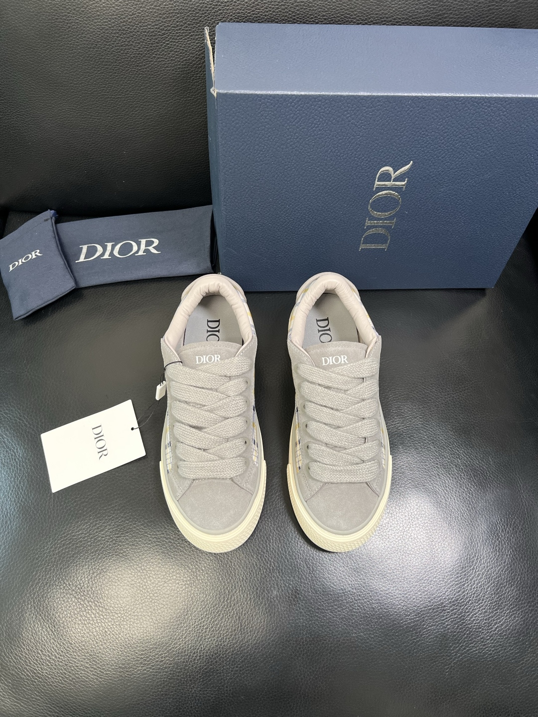 Dior 顶级工艺品 迪奥 专柜同步 原厂配置，意大利进口原版牛皮面料，透气舒适进口水染牛里垫，鞋底：原