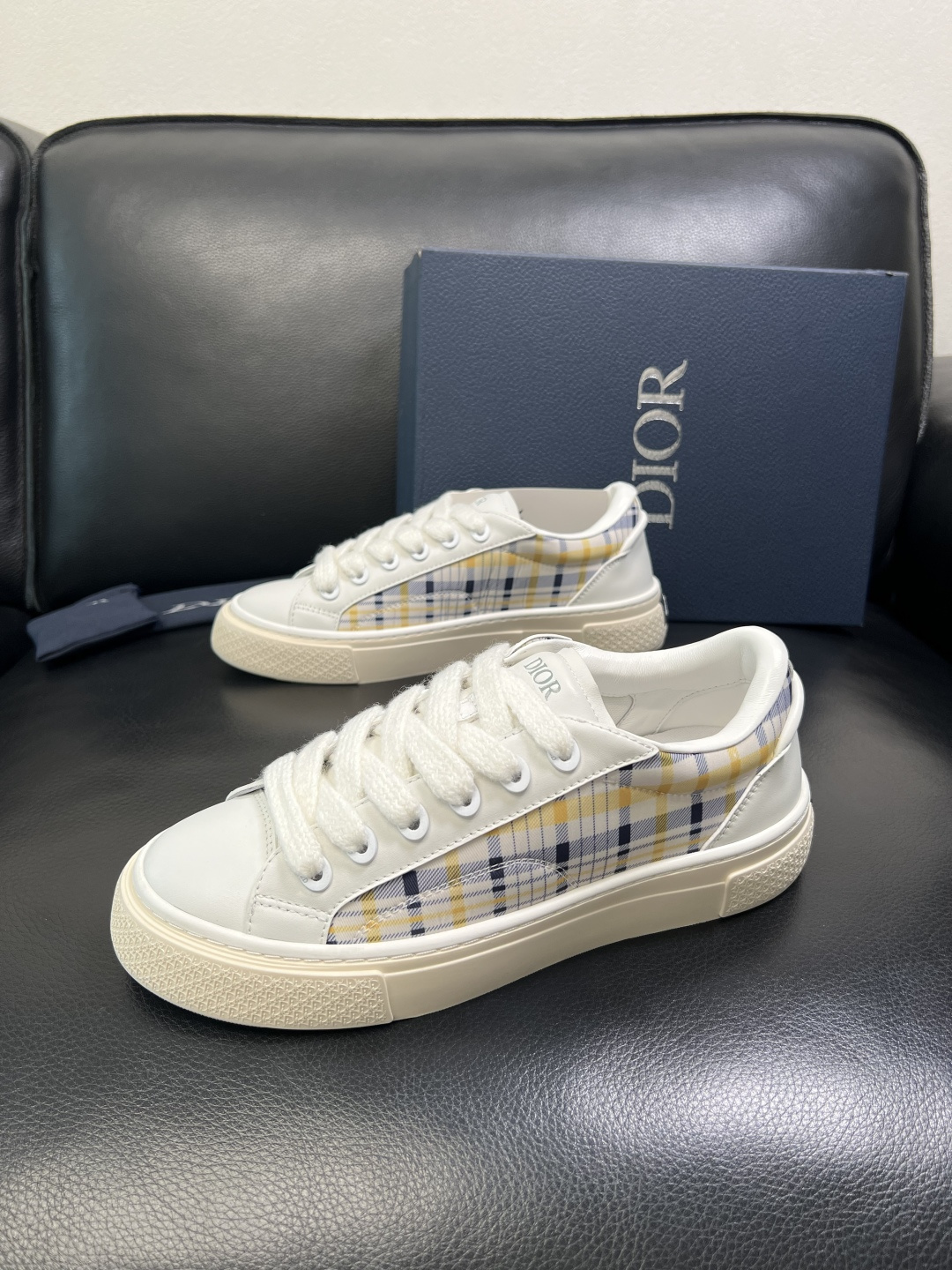 Dior 顶级工艺品 迪奥 专柜同步 原厂配置，意大利进口原版牛皮面料，透气舒适进口水染牛里垫，鞋底：原