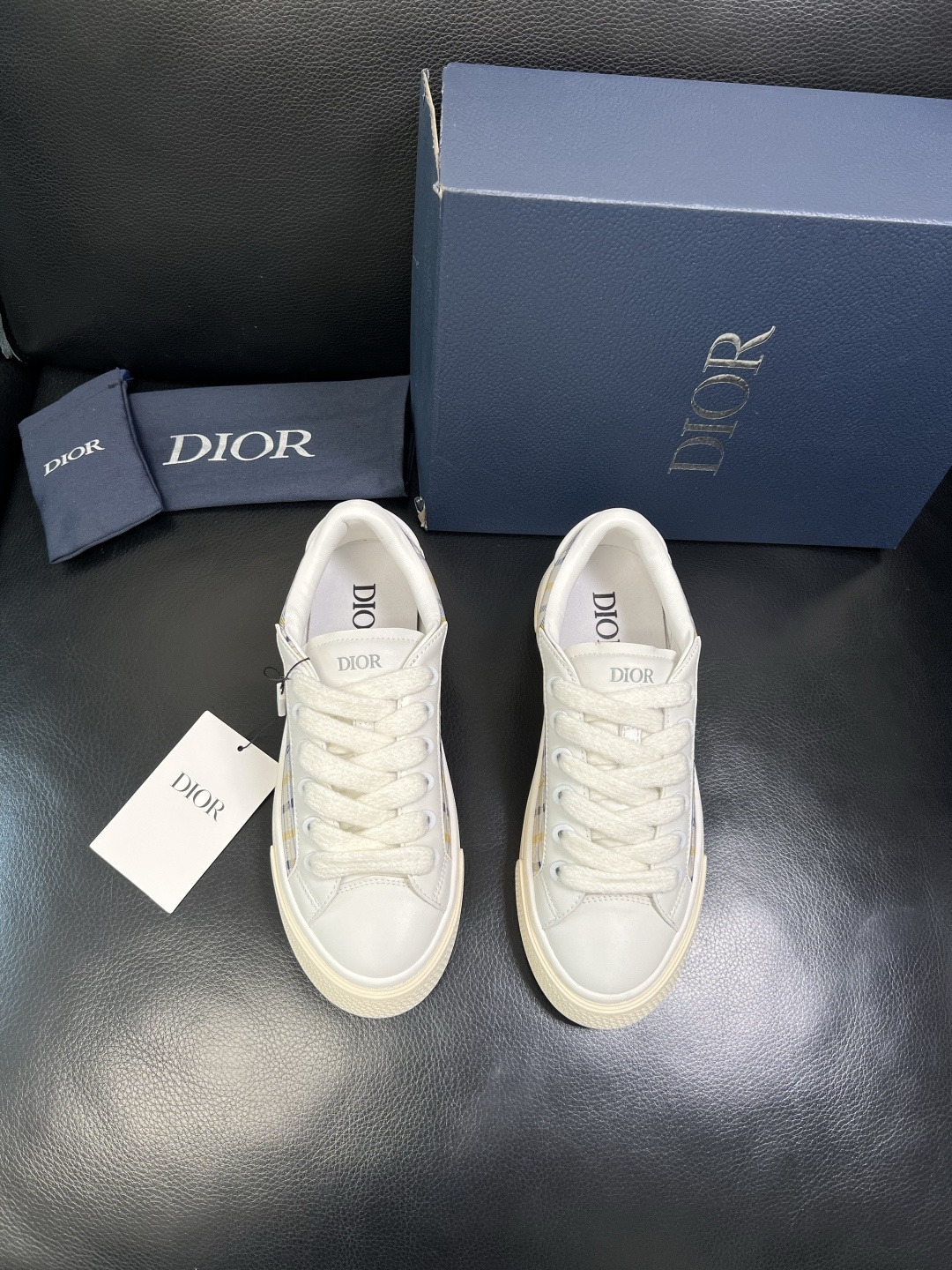 Dior 顶级工艺品 迪奥 专柜同步 原厂配置，意大利进口原版牛皮面料，透气舒适进口水染牛里垫，鞋底：原