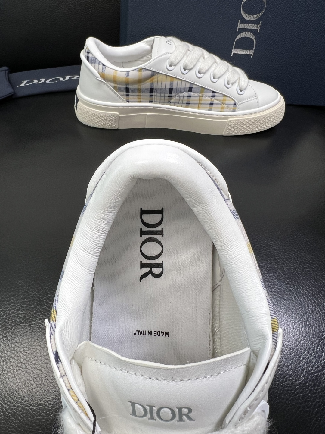 Dior 顶级工艺品 迪奥 专柜同步 原厂配置，意大利进口原版牛皮面料，透气舒适进口水染牛里垫，鞋底：原