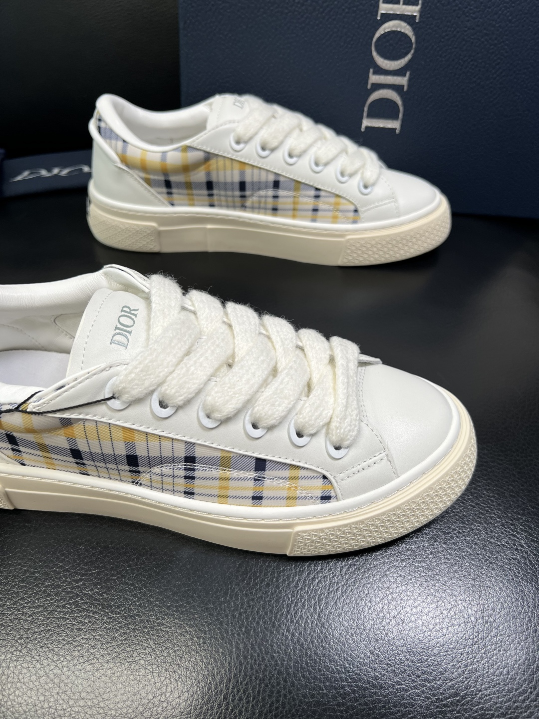 Dior 顶级工艺品 迪奥 专柜同步 原厂配置，意大利进口原版牛皮面料，透气舒适进口水染牛里垫，鞋底：原