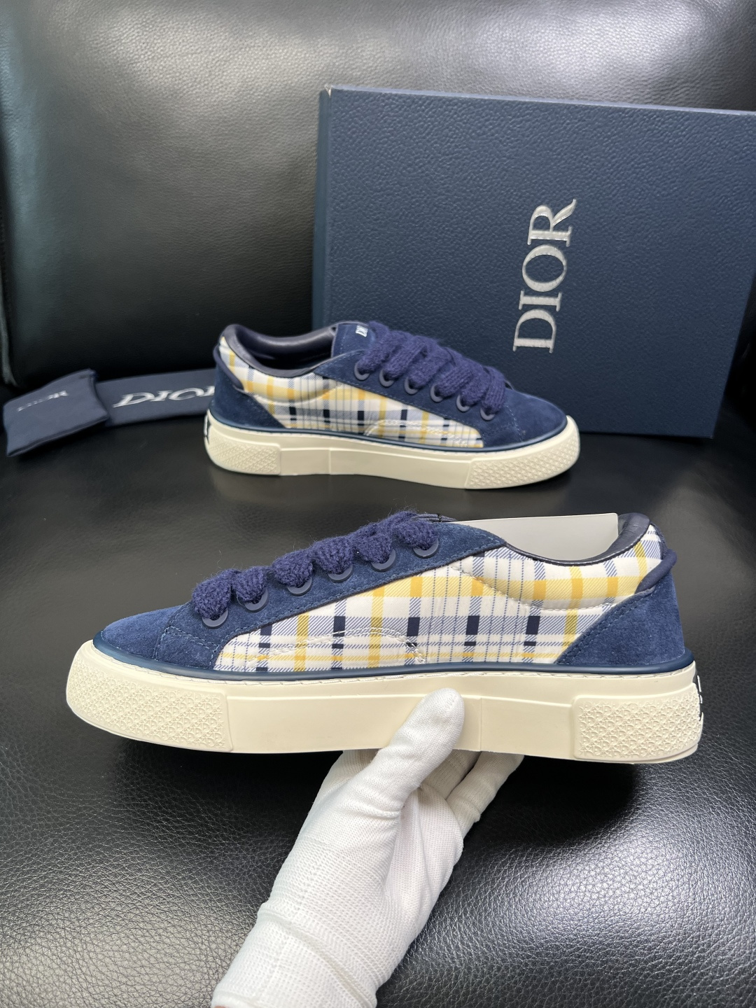 Dior 顶级工艺品 迪奥 专柜同步 原厂配置，意大利进口原版牛皮面料，透气舒适进口水染牛里垫，鞋底：原