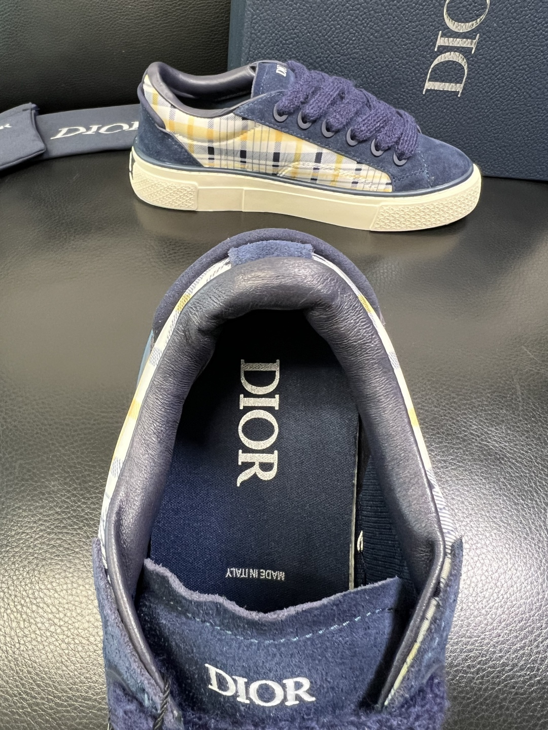Dior 顶级工艺品 迪奥 专柜同步 原厂配置，意大利进口原版牛皮面料，透气舒适进口水染牛里垫，鞋底：原