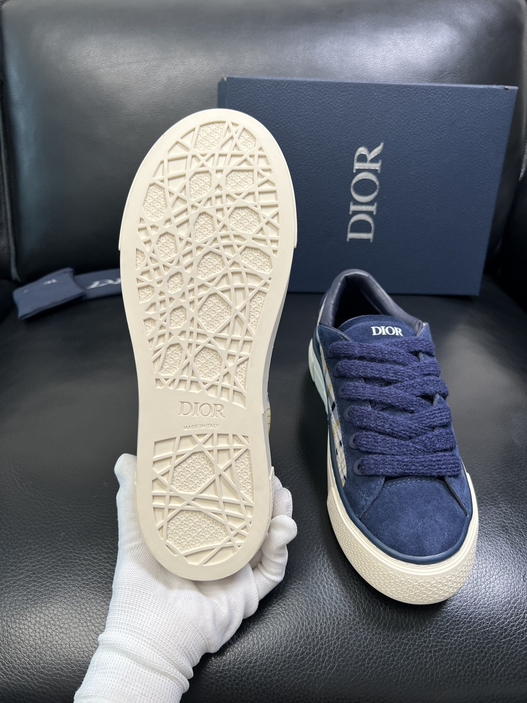 Dior 顶级工艺品 迪奥 专柜同步 原厂配置，意大利进口原版牛皮面料，透气舒适进口水染牛里垫，鞋底：原