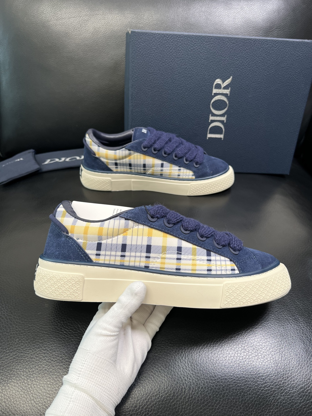 Dior 顶级工艺品 迪奥 专柜同步 原厂配置，意大利进口原版牛皮面料，透气舒适进口水染牛里垫，鞋底：原