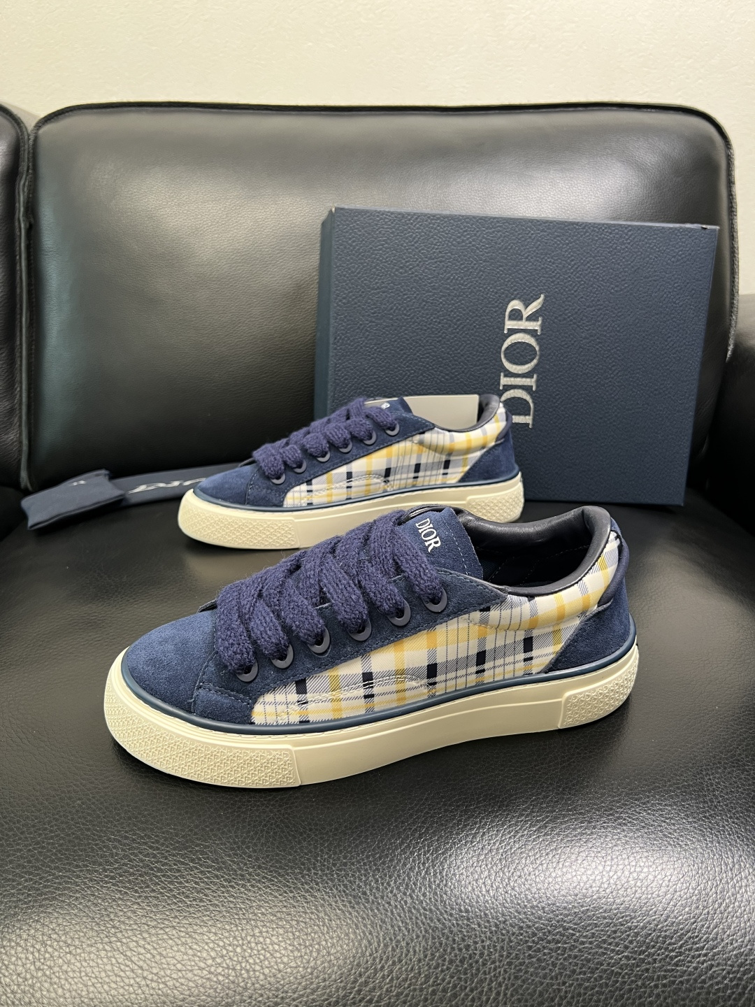 Dior 顶级工艺品 迪奥 专柜同步 原厂配置，意大利进口原版牛皮面料，透气舒适进口水染牛里垫，鞋底：原