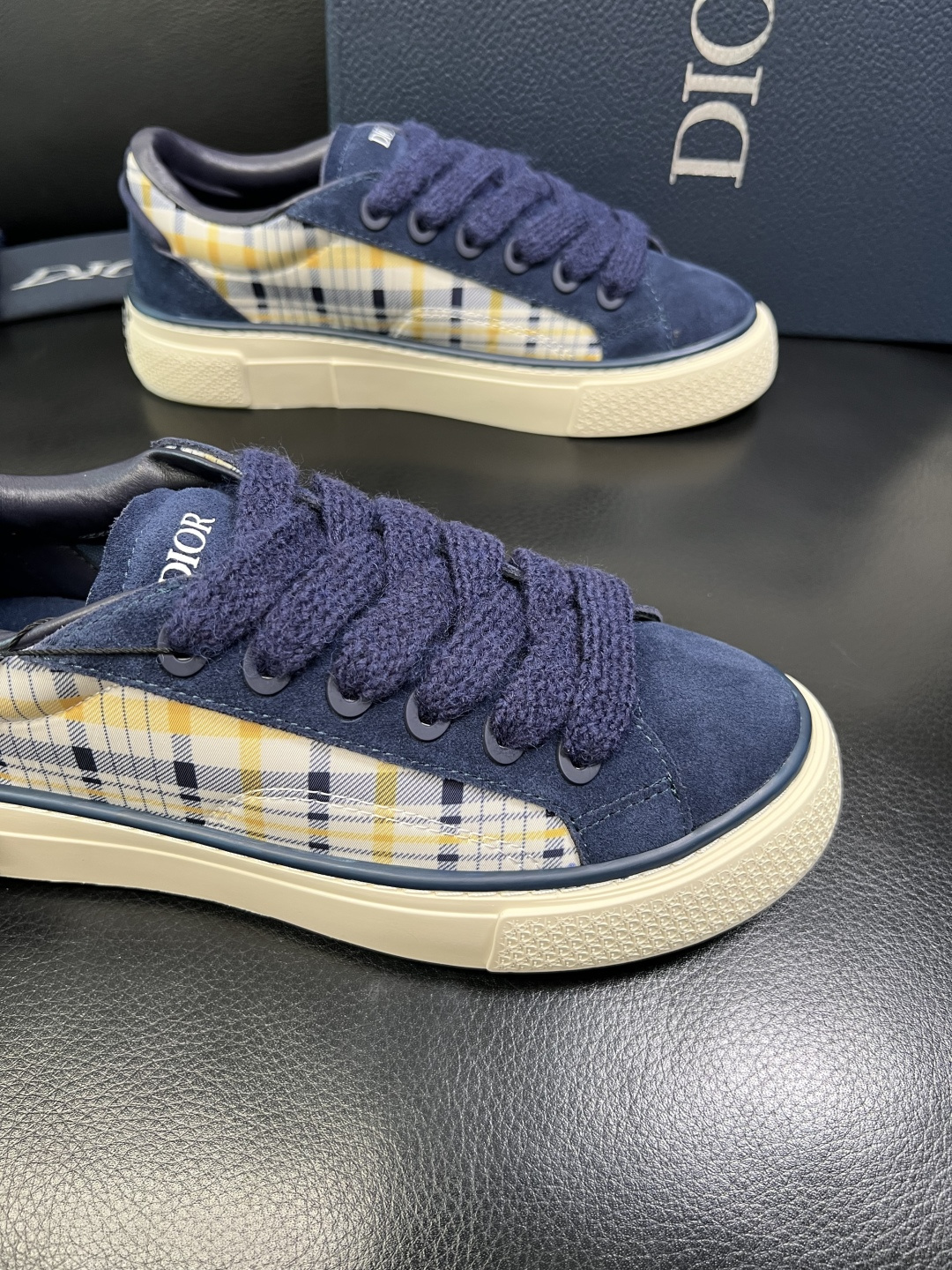 Dior 顶级工艺品 迪奥 专柜同步 原厂配置，意大利进口原版牛皮面料，透气舒适进口水染牛里垫，鞋底：原