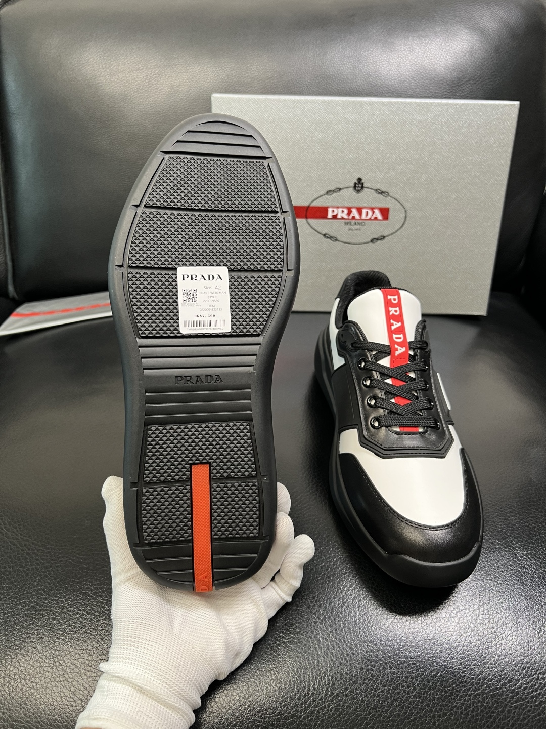 Prada 顶级工艺品，普拉达 专柜同步，原厂配置意大利进口牛皮拼布面料，进口牛皮内里垫，透气舒适，鞋底