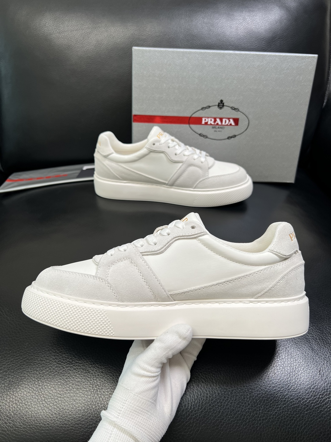 Prada 顶级工艺品，普拉达 专柜同步，原厂配置意大利进口牛皮拼布面料，进口牛皮内里垫，透气舒适，鞋底