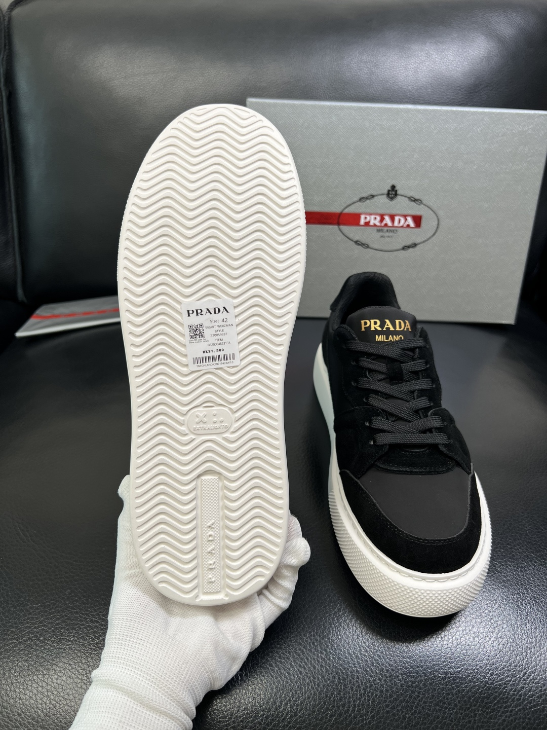 Prada 顶级工艺品，普拉达 专柜同步，原厂配置意大利进口牛皮拼布面料，进口牛皮内里垫，透气舒适，鞋底
