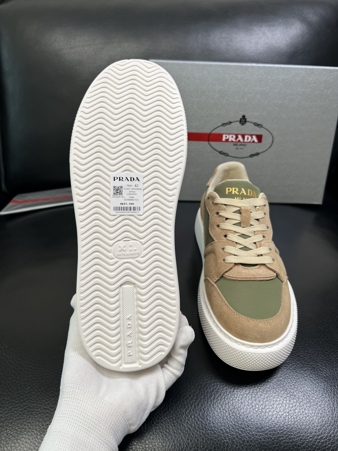 Prada 顶级工艺品，普拉达 专柜同步，原厂配置意大利进口牛皮拼布面料，进口牛皮内里垫，透气舒适，鞋底