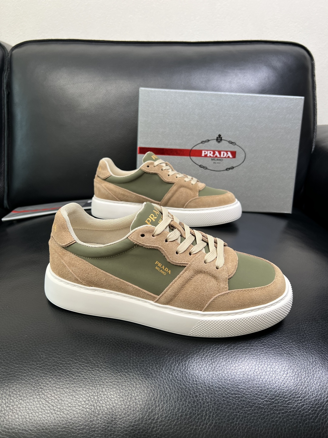 NO:729257,Prada top handicrafts, synchronized with Prada counters, the original factory is equipped with cowhide patchwork fabric imported from Italy, imported cowhide lining, breathable and comfortable, the soles are specially provided by the original factory, the original factory follows the order, high quality, welcome to compare, code number 38-44 (customized 45 46),, prada, prada, cowhide19860909Prada 顶级工艺品,普拉达 专柜同步,原厂配置意大利进口牛皮拼布面料,进口牛皮内里垫,透气舒适,鞋底原厂特供原版底,原厂跟单货 高品质 欢迎对比,码数 38-44（订做 45 46),,prada,prada,cowhide,Men's shoes