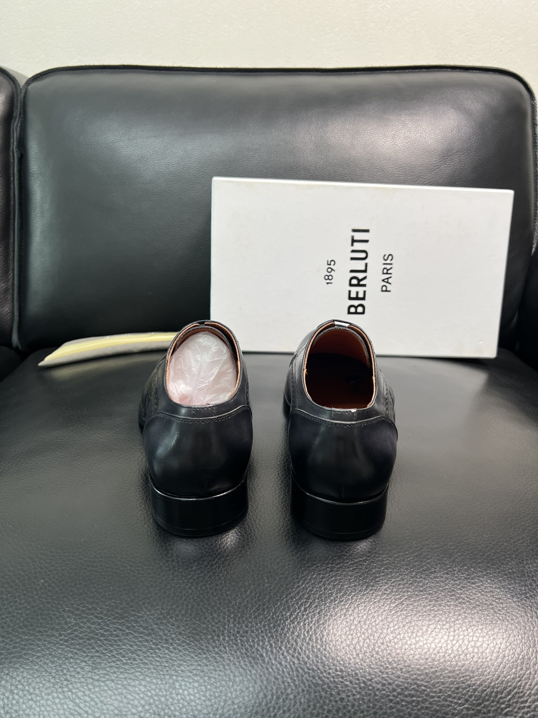 Berluti 顶级代购 布鲁提 专柜同步发售原厂配置，意大利进口牛皮面料，全进口水染牛皮里垫，鞋底：原