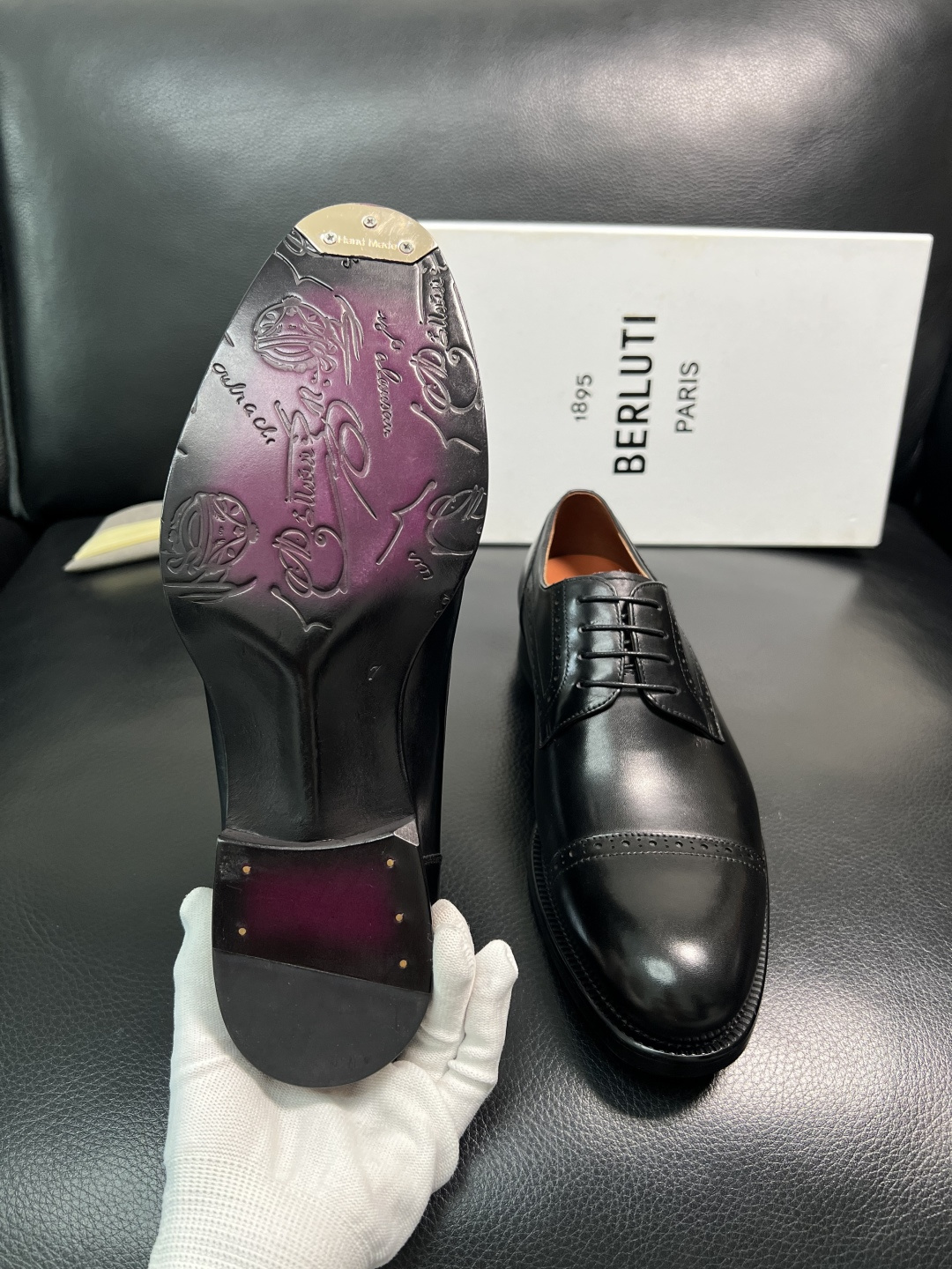 Berluti 顶级代购 布鲁提 专柜同步发售原厂配置，意大利进口牛皮面料，全进口水染牛皮里垫，鞋底：原
