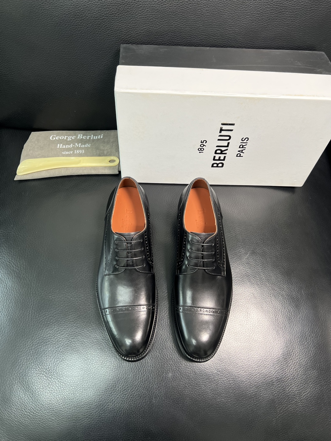 Berluti 顶级代购 布鲁提 专柜同步发售原厂配置，意大利进口牛皮面料，全进口水染牛皮里垫，鞋底：原