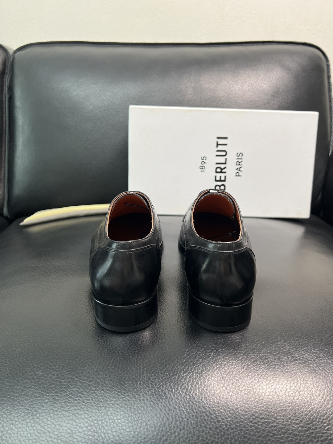 Berluti 顶级代购 布鲁提 专柜同步发售原厂配置，意大利进口牛皮面料，全进口水染牛皮里垫，鞋底：原
