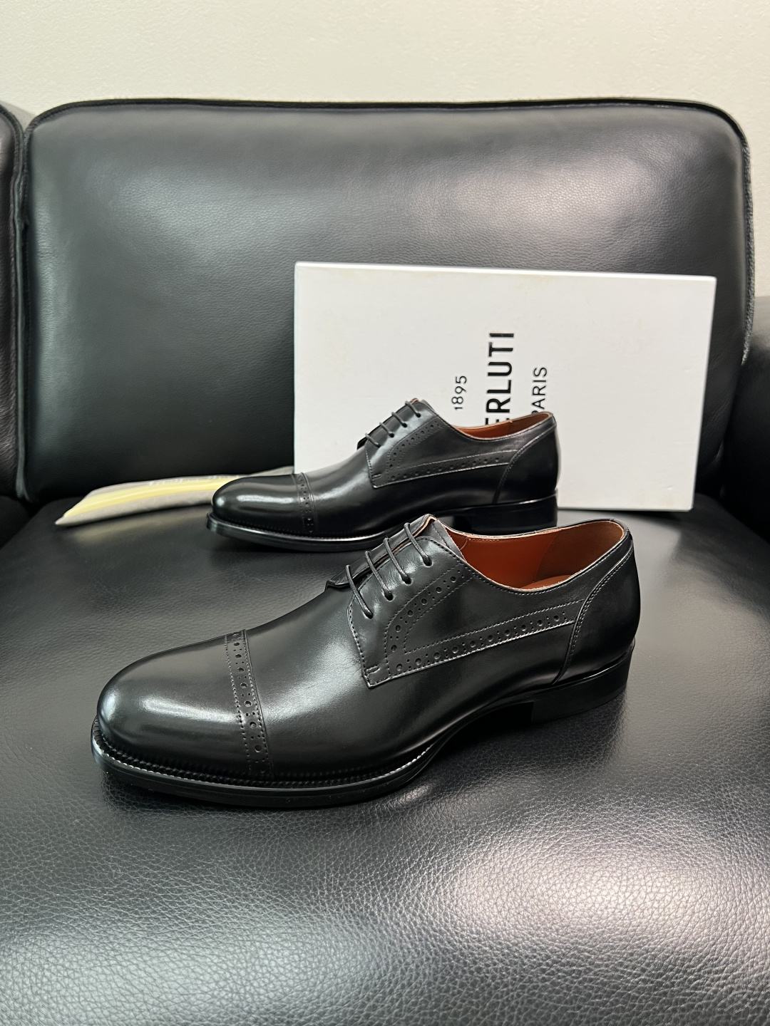 Berluti 顶级代购 布鲁提 专柜同步发售原厂配置，意大利进口牛皮面料，全进口水染牛皮里垫，鞋底：原