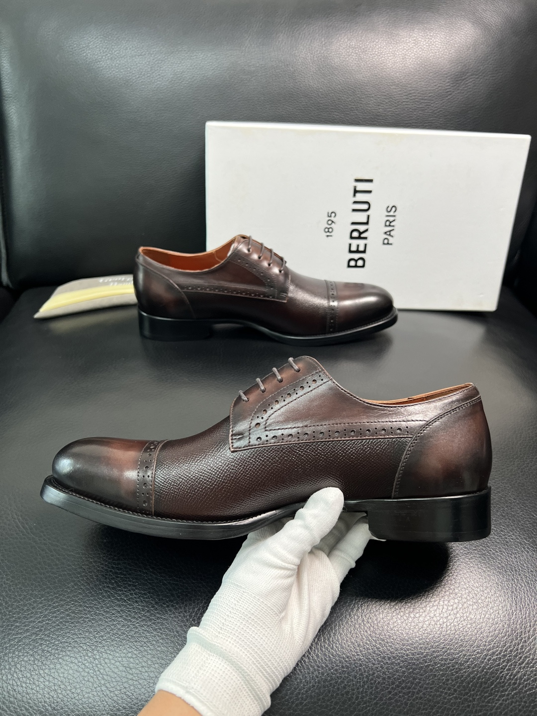 Berluti 顶级代购 布鲁提 专柜同步发售原厂配置，意大利进口牛皮面料，全进口水染牛皮里垫，鞋底：原