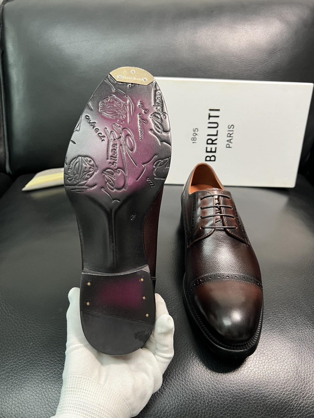 Berluti 顶级代购 布鲁提 专柜同步发售原厂配置，意大利进口牛皮面料，全进口水染牛皮里垫，鞋底：原