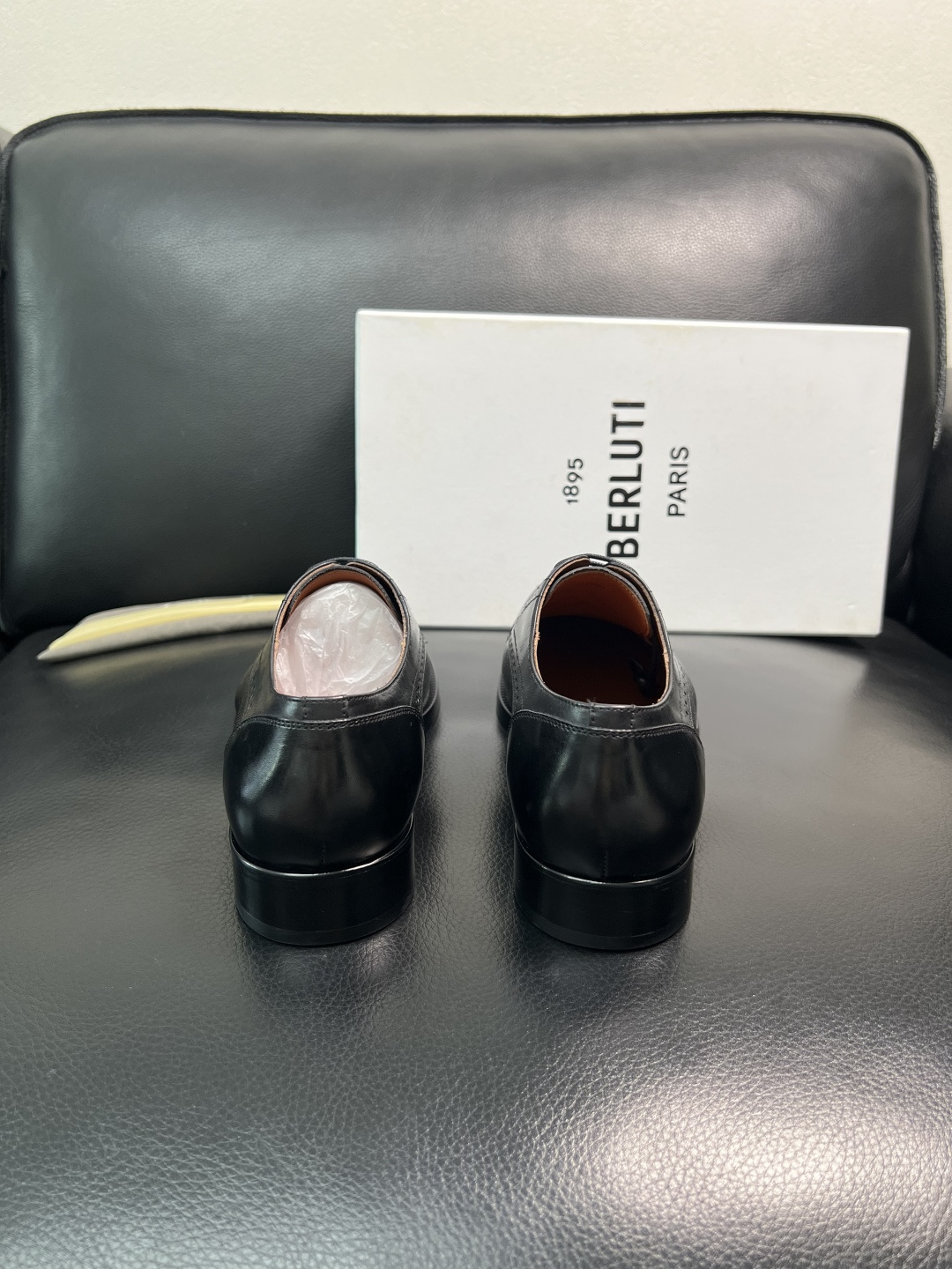 Berluti 顶级代购 布鲁提 专柜同步发售原厂配置，意大利进口牛皮面料，全进口水染牛皮里垫，鞋底：原