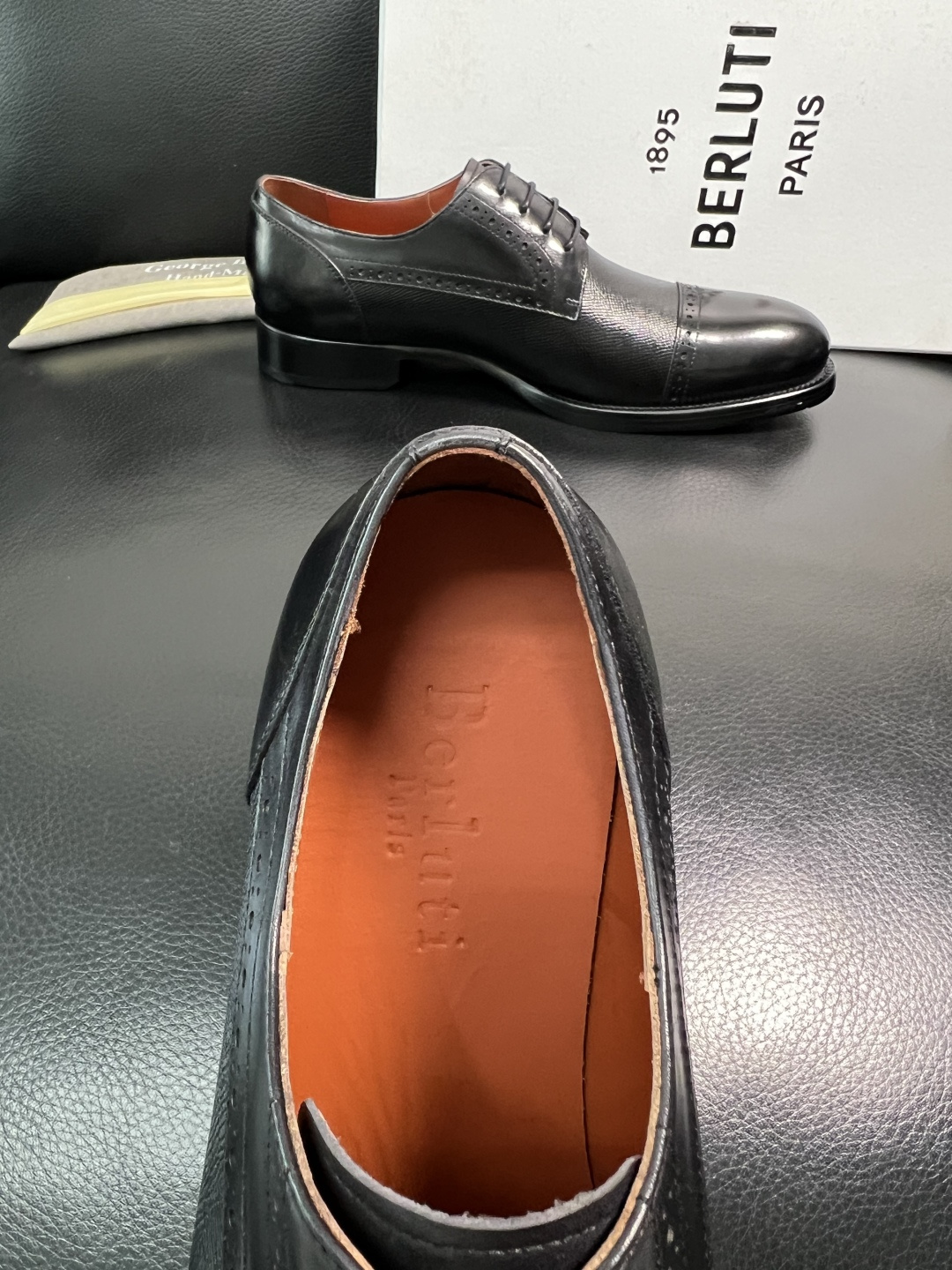 Berluti 顶级代购 布鲁提 专柜同步发售原厂配置，意大利进口牛皮面料，全进口水染牛皮里垫，鞋底：原