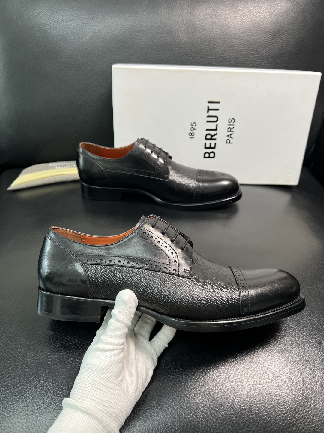 Berluti 顶级代购 布鲁提 专柜同步发售原厂配置，意大利进口牛皮面料，全进口水染牛皮里垫，鞋底：原