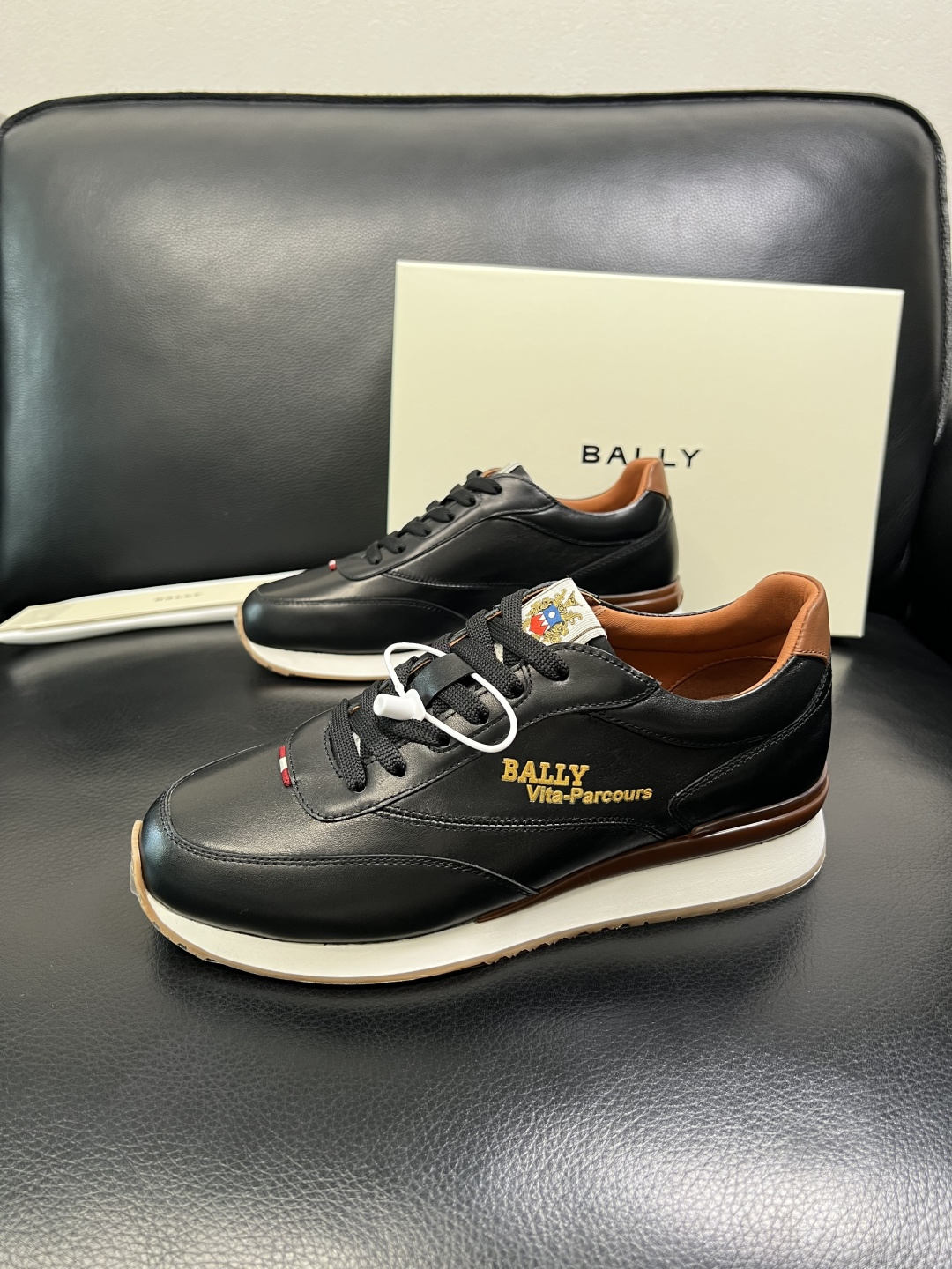 BALLY 高品质 顶级工艺品 巴利 专柜同原厂配置 ，鞋面意大利进口牛皮面料，进口水染牛皮里垫 ，鞋底