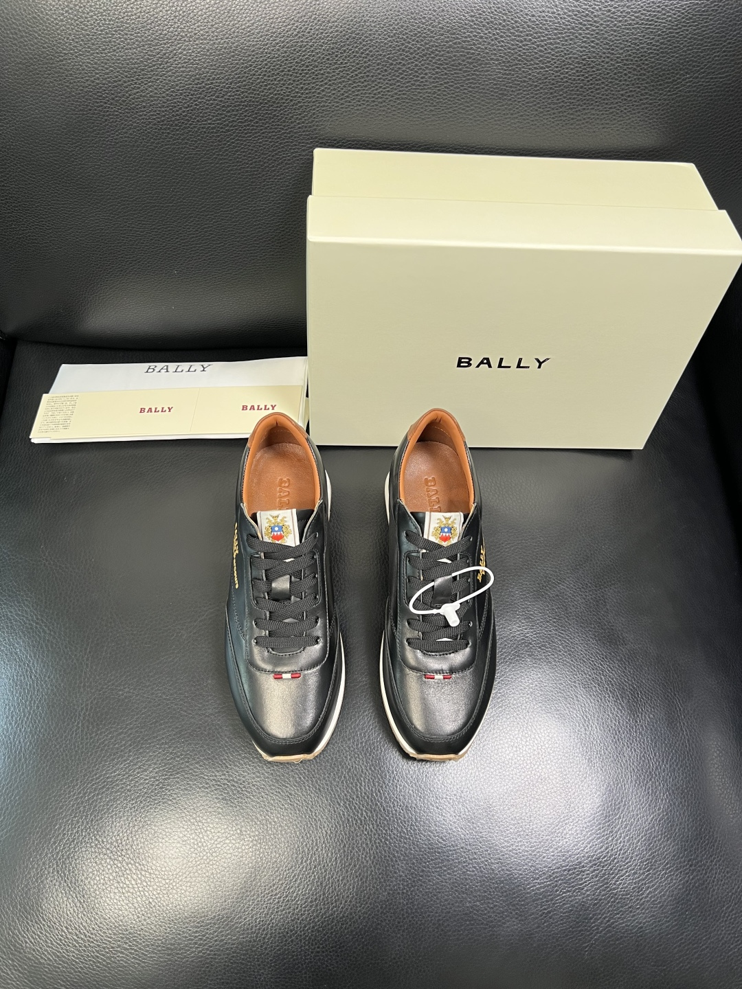 BALLY 高品质 顶级工艺品 巴利 专柜同原厂配置 ，鞋面意大利进口牛皮面料，进口水染牛皮里垫 ，鞋底