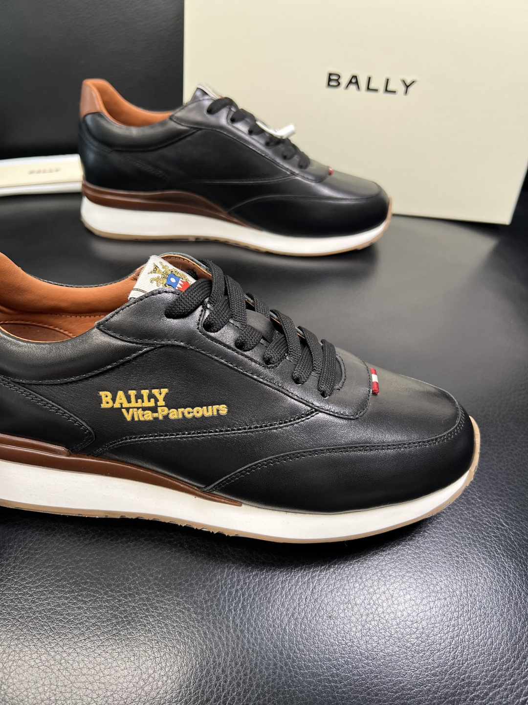 BALLY 高品质 顶级工艺品 巴利 专柜同原厂配置 ，鞋面意大利进口牛皮面料，进口水染牛皮里垫 ，鞋底