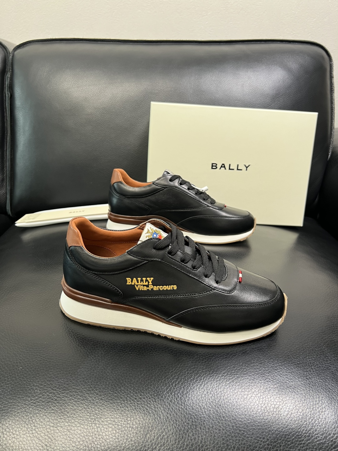 BALLY 高品质 顶级工艺品 巴利 专柜同原厂配置 ，鞋面意大利进口牛皮面料，进口水染牛皮里垫 ，鞋底