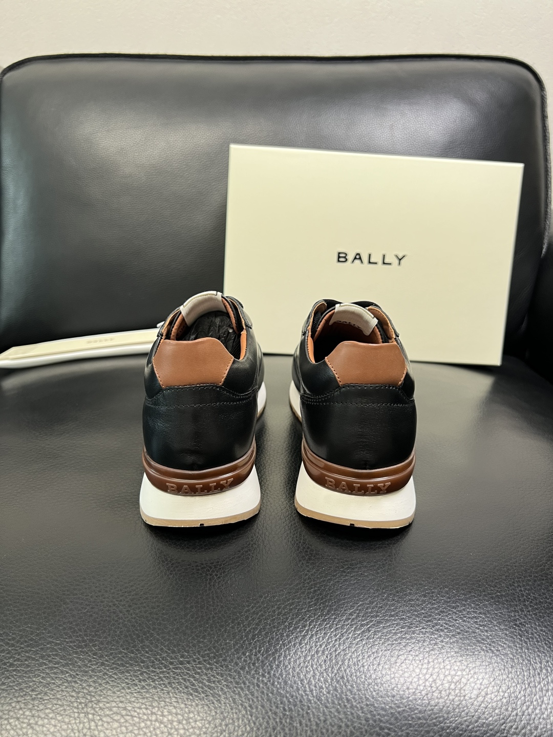 BALLY 高品质 顶级工艺品 巴利 专柜同原厂配置 ，鞋面意大利进口牛皮面料，进口水染牛皮里垫 ，鞋底