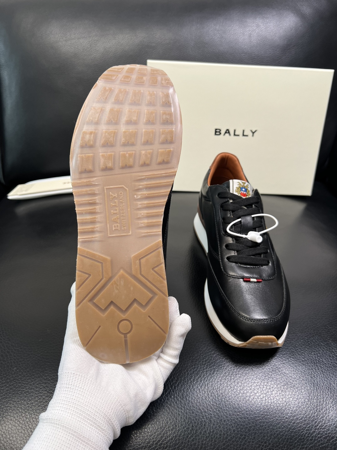 BALLY 高品质 顶级工艺品 巴利 专柜同原厂配置 ，鞋面意大利进口牛皮面料，进口水染牛皮里垫 ，鞋底