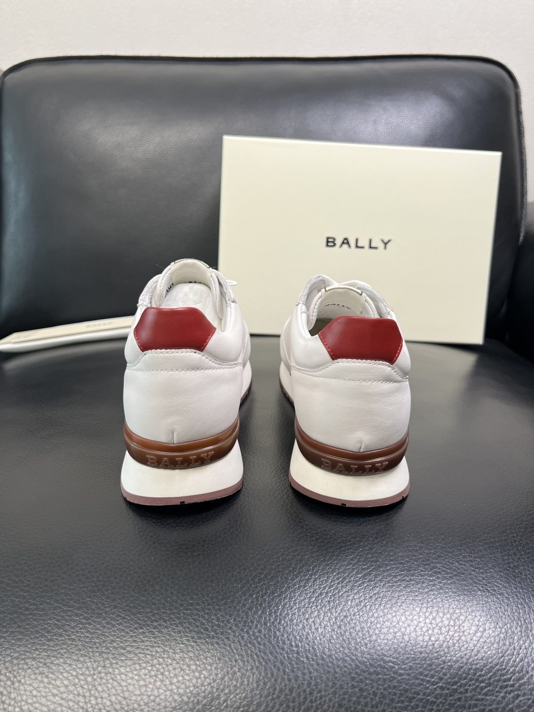 BALLY 高品质 顶级工艺品 巴利 专柜同原厂配置 ，鞋面意大利进口牛皮面料，进口水染牛皮里垫 ，鞋底