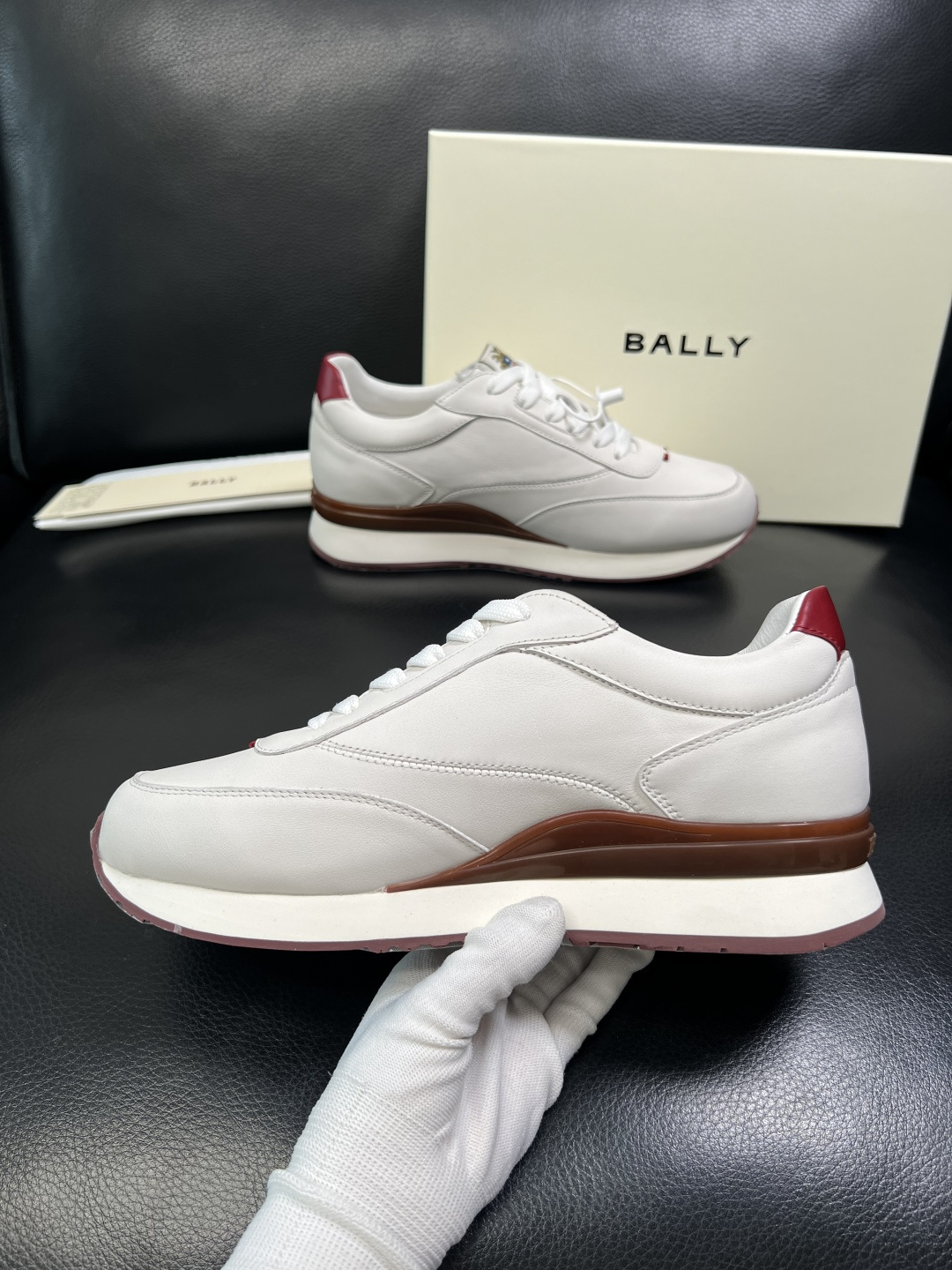 BALLY 高品质 顶级工艺品 巴利 专柜同原厂配置 ，鞋面意大利进口牛皮面料，进口水染牛皮里垫 ，鞋底