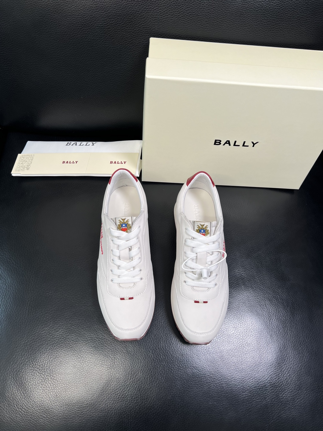 BALLY 高品质 顶级工艺品 巴利 专柜同原厂配置 ，鞋面意大利进口牛皮面料，进口水染牛皮里垫 ，鞋底