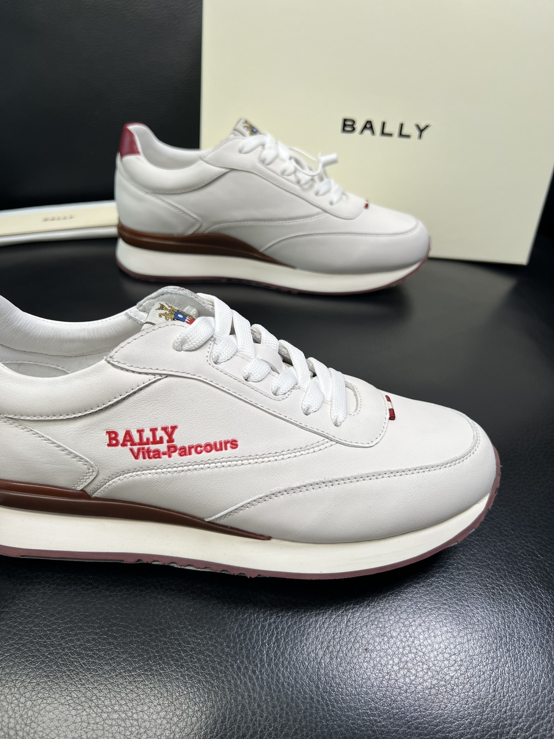 BALLY 高品质 顶级工艺品 巴利 专柜同原厂配置 ，鞋面意大利进口牛皮面料，进口水染牛皮里垫 ，鞋底