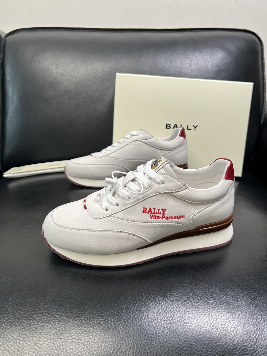 BALLY 高品质 顶级工艺品 巴利 专柜同原厂配置 ，鞋面意大利进口牛皮面料，进口水染牛皮里垫 ，鞋底