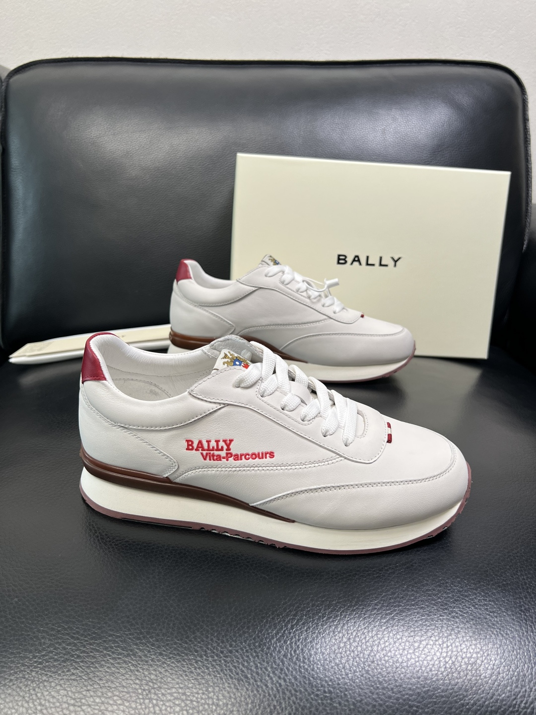 BALLY 高品质 顶级工艺品 巴利 专柜同原厂配置 ，鞋面意大利进口牛皮面料，进口水染牛皮里垫 ，鞋底