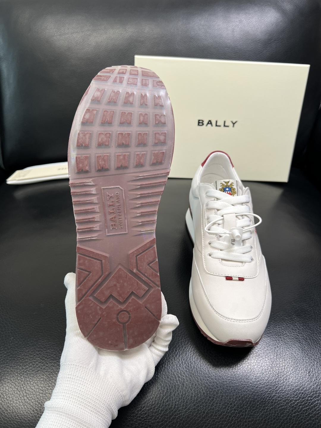 BALLY 高品质 顶级工艺品 巴利 专柜同原厂配置 ，鞋面意大利进口牛皮面料，进口水染牛皮里垫 ，鞋底