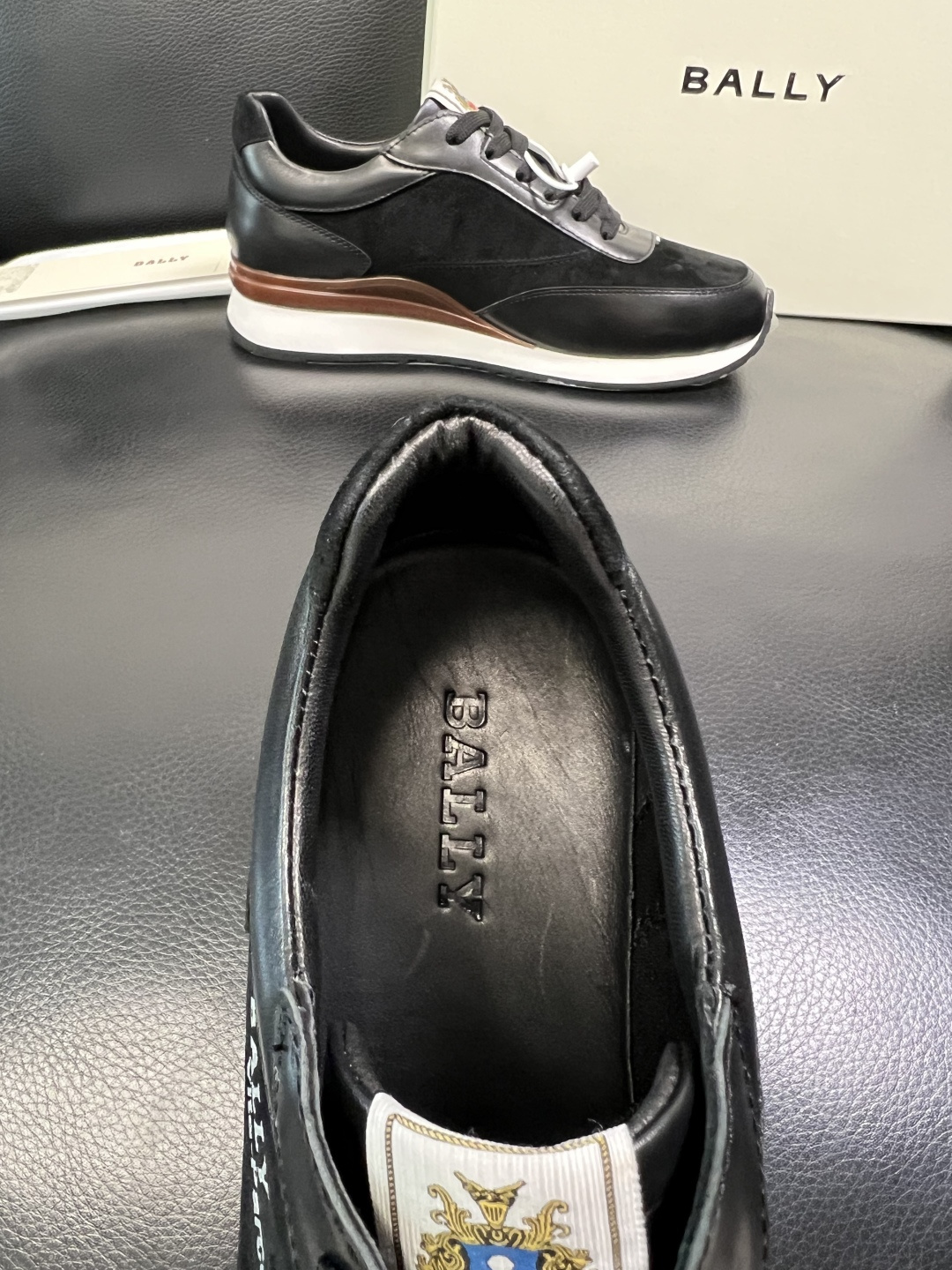 BALLY 高品质 顶级工艺品 巴利 专柜同原厂配置 ，鞋面意大利进口牛皮面料，进口水染牛皮里垫 ，鞋底