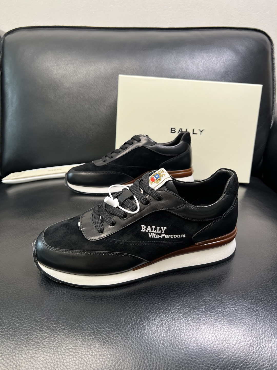 BALLY 高品质 顶级工艺品 巴利 专柜同原厂配置 ，鞋面意大利进口牛皮面料，进口水染牛皮里垫 ，鞋底