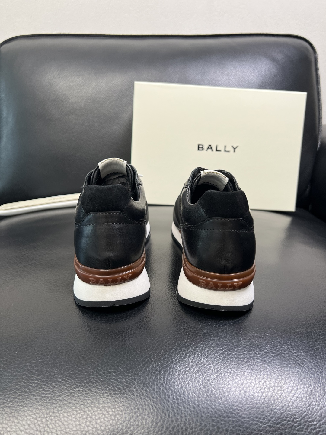 BALLY 高品质 顶级工艺品 巴利 专柜同原厂配置 ，鞋面意大利进口牛皮面料，进口水染牛皮里垫 ，鞋底