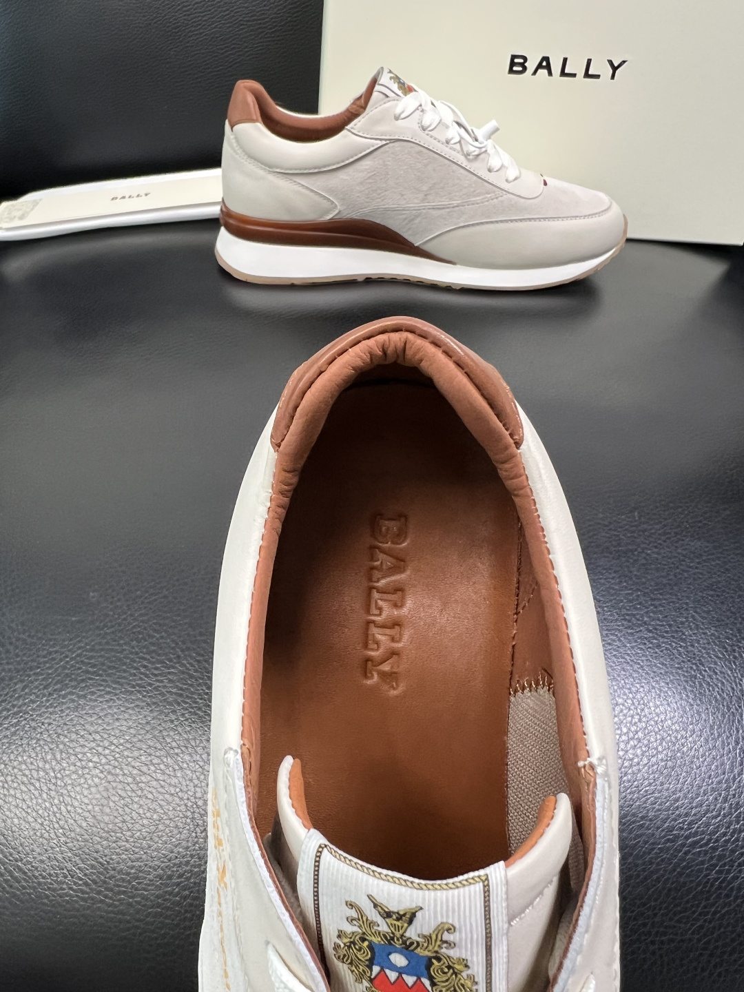 BALLY 高品质 顶级工艺品 巴利 专柜同原厂配置 ，鞋面意大利进口牛皮面料，进口水染牛皮里垫 ，鞋底