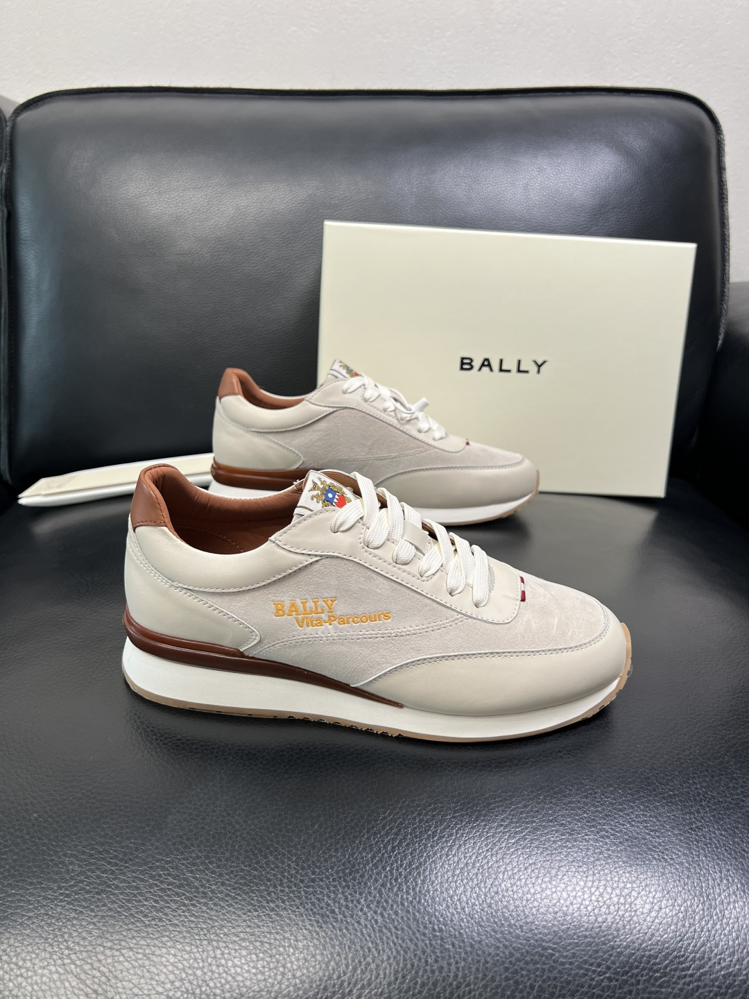 BALLY 高品质 顶级工艺品 巴利 专柜同原厂配置 ，鞋面意大利进口牛皮面料，进口水染牛皮里垫 ，鞋底