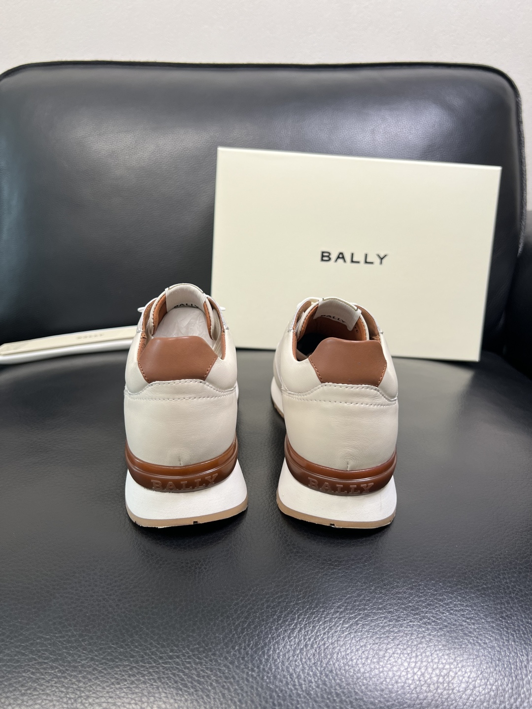 BALLY 高品质 顶级工艺品 巴利 专柜同原厂配置 ，鞋面意大利进口牛皮面料，进口水染牛皮里垫 ，鞋底