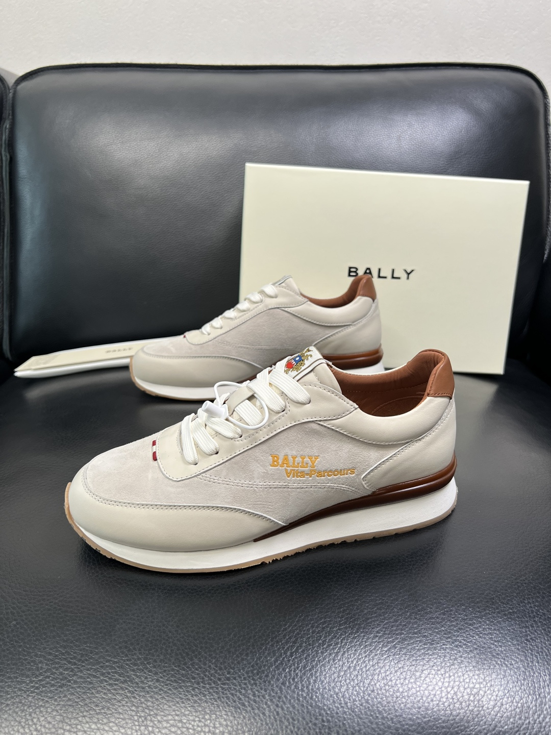 BALLY 高品质 顶级工艺品 巴利 专柜同原厂配置 ，鞋面意大利进口牛皮面料，进口水染牛皮里垫 ，鞋底