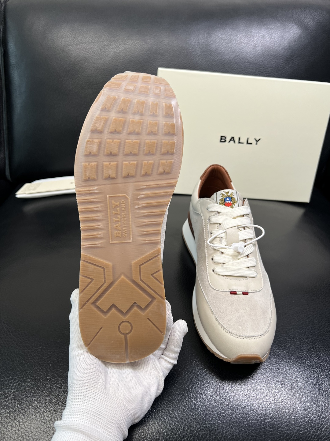 BALLY 高品质 顶级工艺品 巴利 专柜同原厂配置 ，鞋面意大利进口牛皮面料，进口水染牛皮里垫 ，鞋底