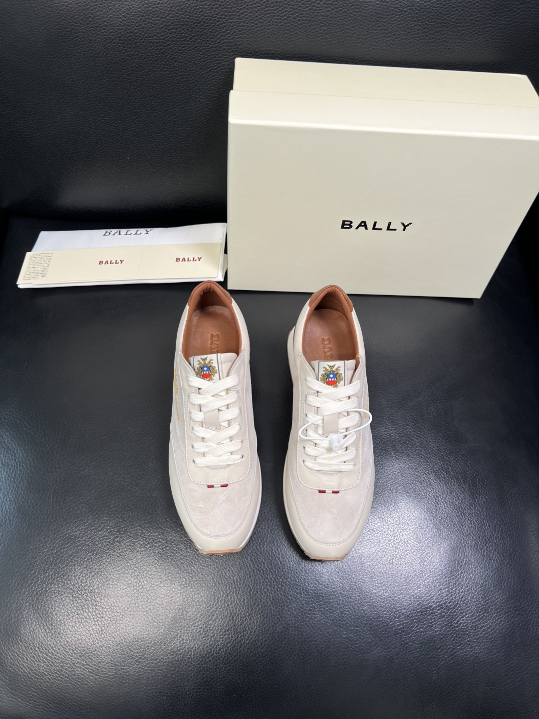 BALLY 高品质 顶级工艺品 巴利 专柜同原厂配置 ，鞋面意大利进口牛皮面料，进口水染牛皮里垫 ，鞋底