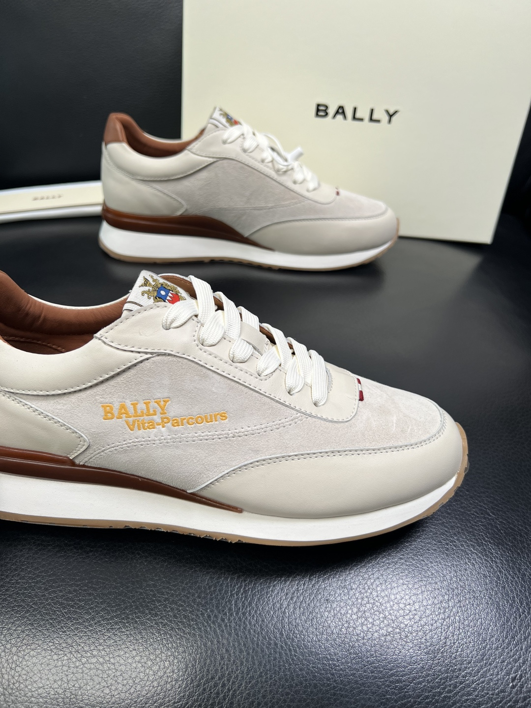 BALLY 高品质 顶级工艺品 巴利 专柜同原厂配置 ，鞋面意大利进口牛皮面料，进口水染牛皮里垫 ，鞋底